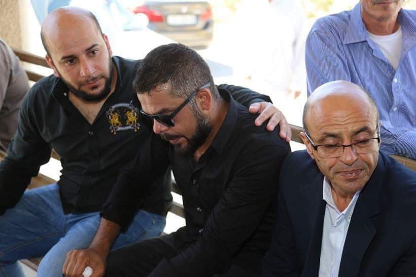 مكتب منذر رياحنة الإعلامي نافياً خبر وفاة والده: تربى يتيماً مع أم عظيمة