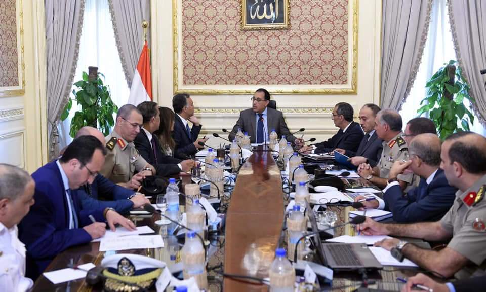 رئيس الوزراء يعقد اجتماعاً لمتابعة الإجراءات الخاصة بمنظومة النقل الذكى