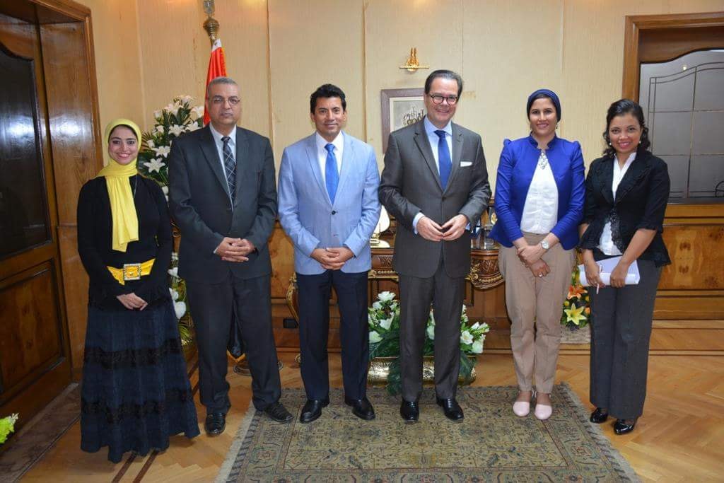 وزير الشباب الرياضة يلتقى بسفير فرنسا بالقاهرة