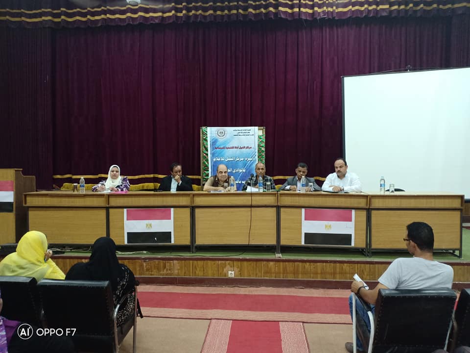 إعلام الوادي الجديد يبحث دور النقابات العمالية