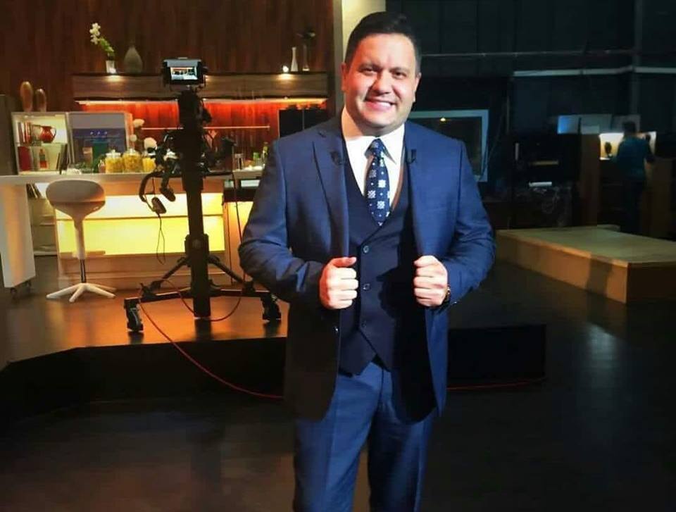 خبير ابراج” ناس اتجوزوا بسببي..وحببت الولاد في البنات القصيرة واللادغيين”