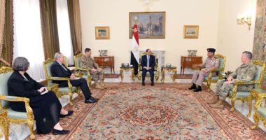 السيسى وقائد القيادة المركزية الأمريكية يبحثان سبل التعاون العسكري بين البلدين