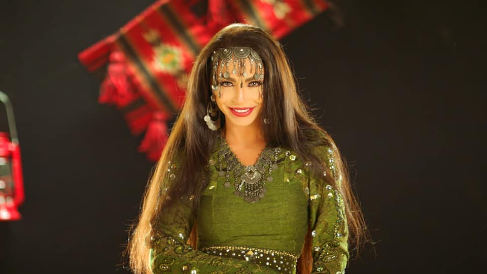 دوللي شاهين تطرح احدث كليباتها حبيي غير علي قناة مزيكا