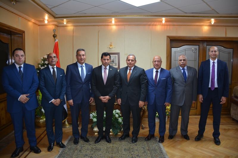 وزير الشباب والرياضة يبحث دعم المشروعات والبرامج مع رؤساء البنوك المصرية
