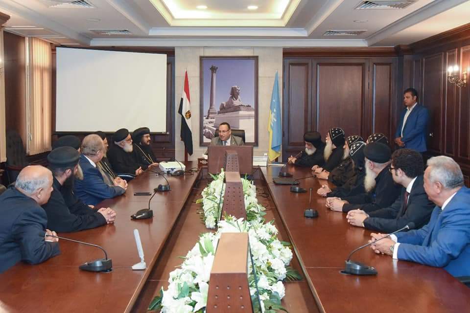 محافظ الإسكندرية يستقبل رؤساء كنائس المحافظة لتهنئته بمنصبه الجديد
