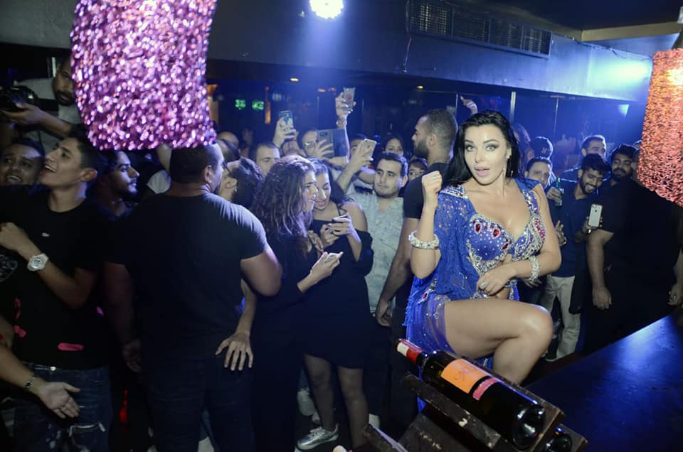 شحتة كاريكا والاكوشنير يشعلان سهرة ” 24k ”بمصر الجديدة