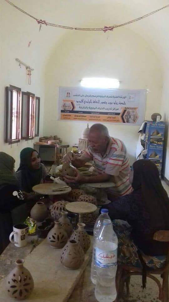 معرض وورشة فنية بثقافة الوادي الجديد