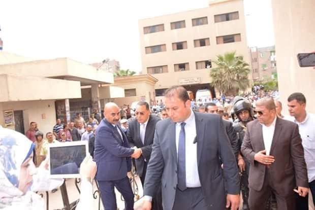 وزيرة الصحة ومحافظ الشرقية يصلان مستشفى ديرب نجم