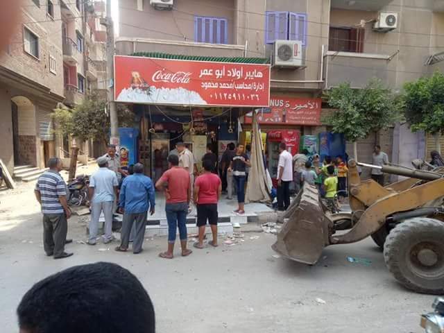 مجلس مدينة منيا القمح يواصل حملاته المكبرة على المحلات التجارية