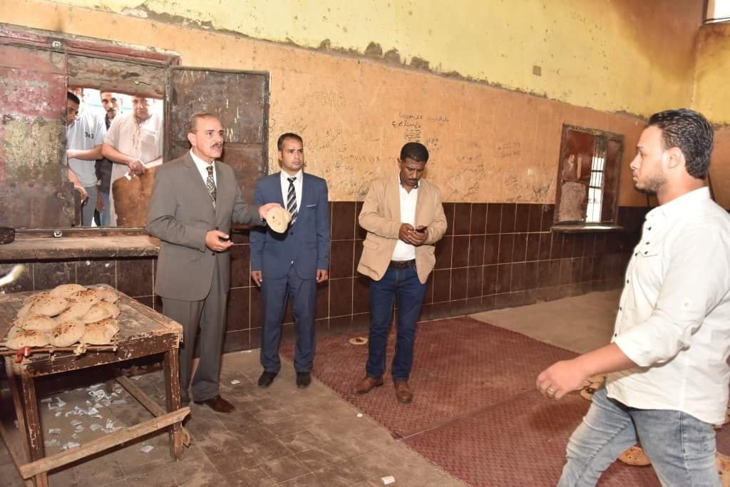 محافظ أسيوط يغلق مخبز الوليدية الآلى بعزبة السجن لمخالفته شروط النظافة والإنتاج