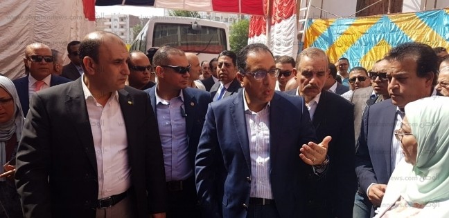 رئيس الوزراء يتفقد المستشفى الجامعى بأسيوط الجديدة