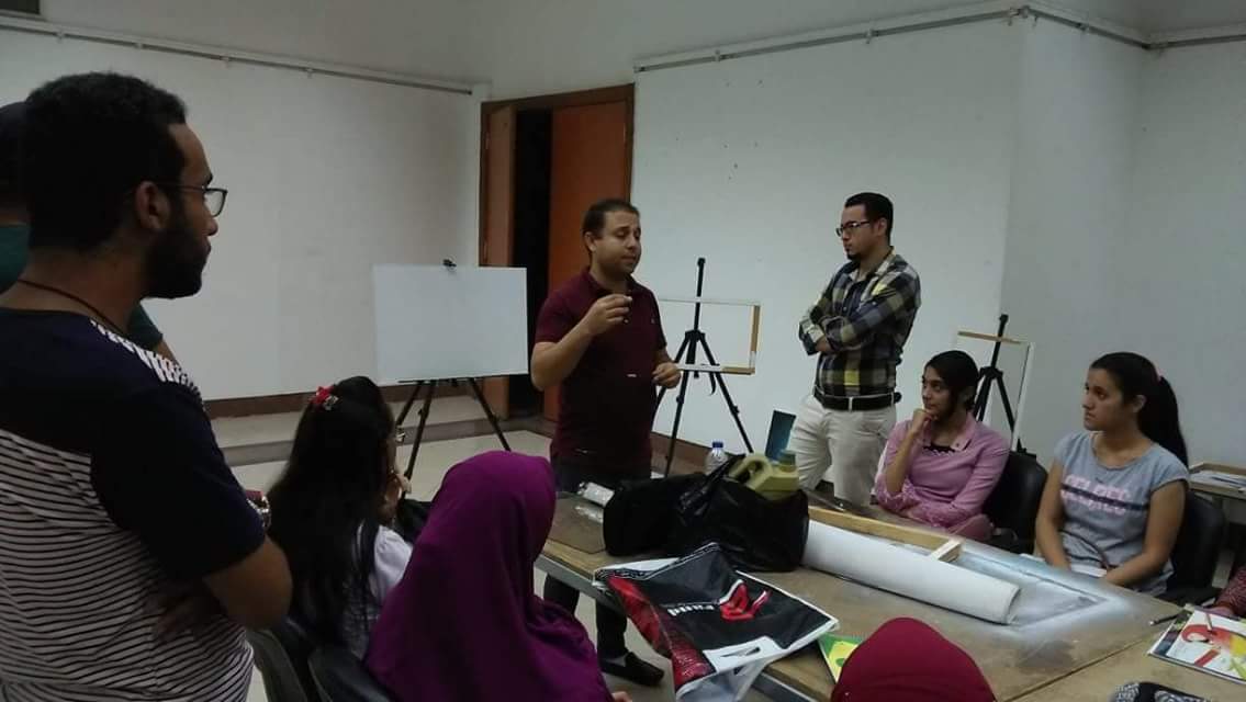 مناقشة دور الأسرة وورش فنية بثقافة سوهاج