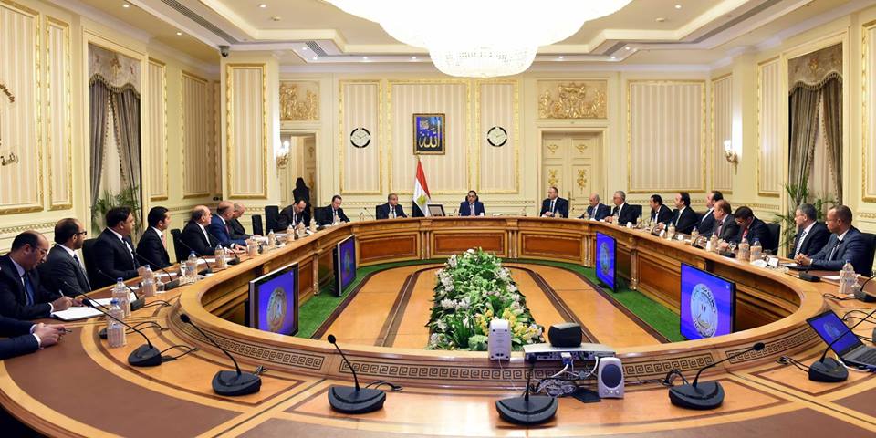 رئيس الوزراء يستعرض موقف إنشاء المراكز اللوجستية