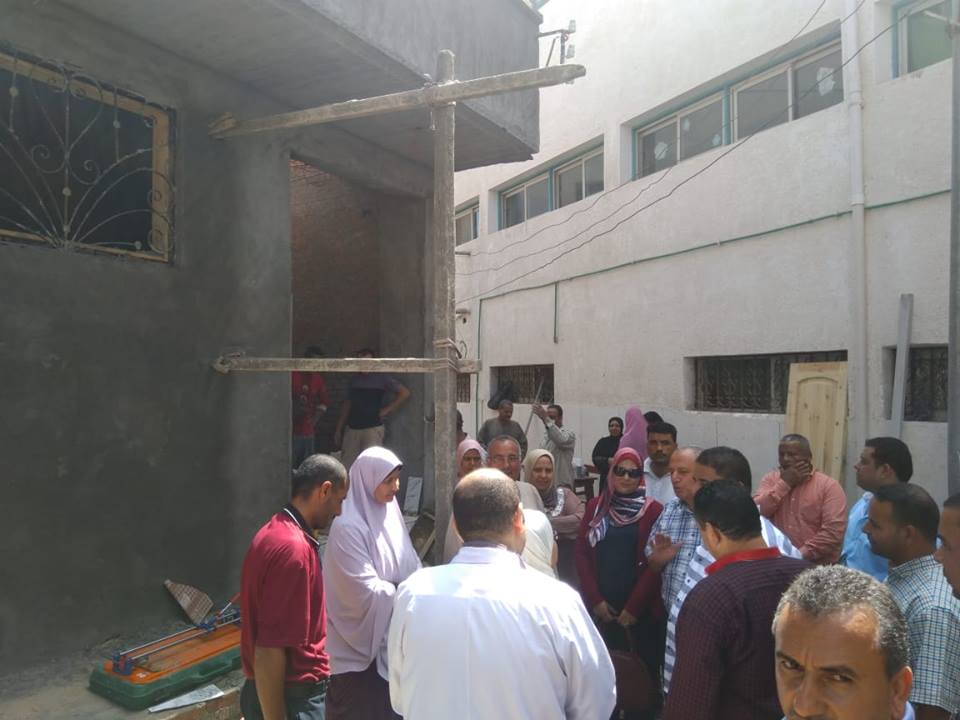 الاستعدادات النهائية لافتتاح فصول جديدة بالثانويه للتمريض بالرحمانية