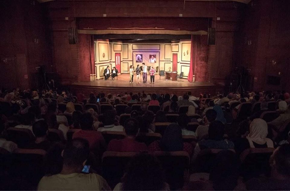 الجمهور يصنع الحكايات مع ” أبو كبسولة”