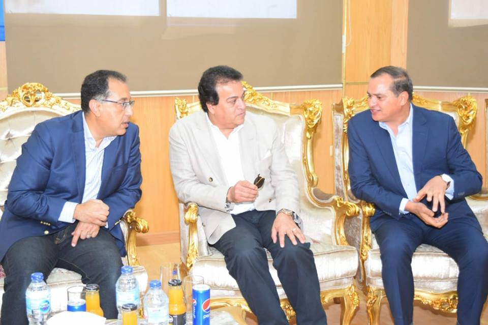 رئيس الوزراء يزور جامعة سوهاج ويلتقى بالطلاب.. ويعلن عن إنشاء مستشفى جامعى جديد
