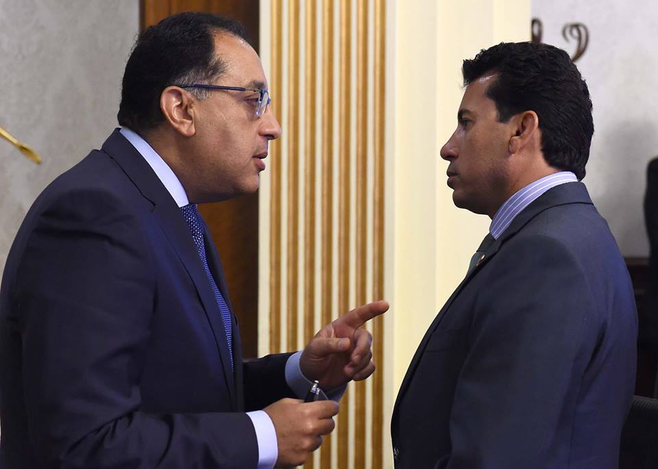 مدبولي يتفقد مصنعاً لإنتاج الخلايا الشمسيةبقنا