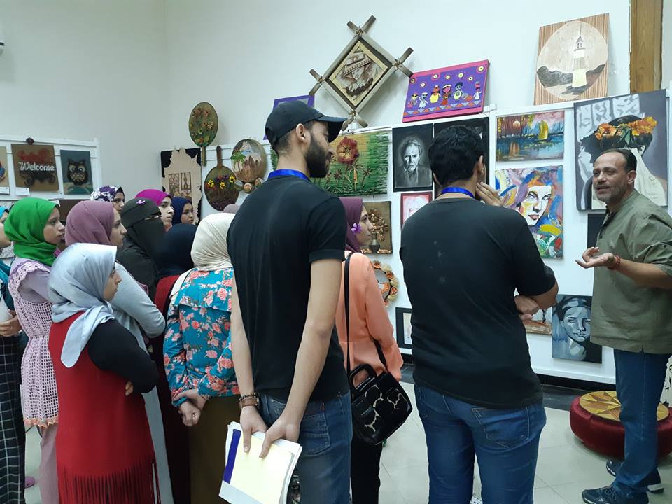 لجنة التحكيم تستكمل مناقشة الأعمال الفنية فى مجال الفنون التشكيلية  بالأسكندرية