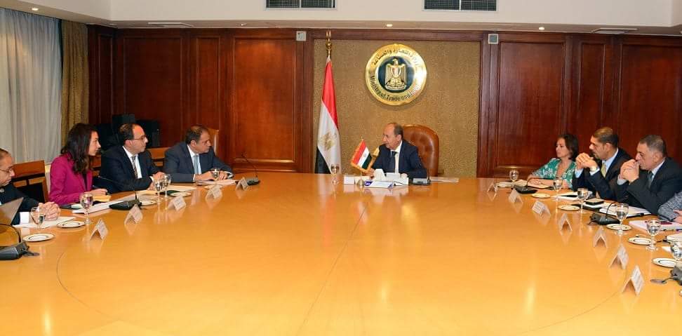وزير التجارة يجتمع مع وفد مؤسسة التمويل الدولية لبحث سبل التعاون المشترك