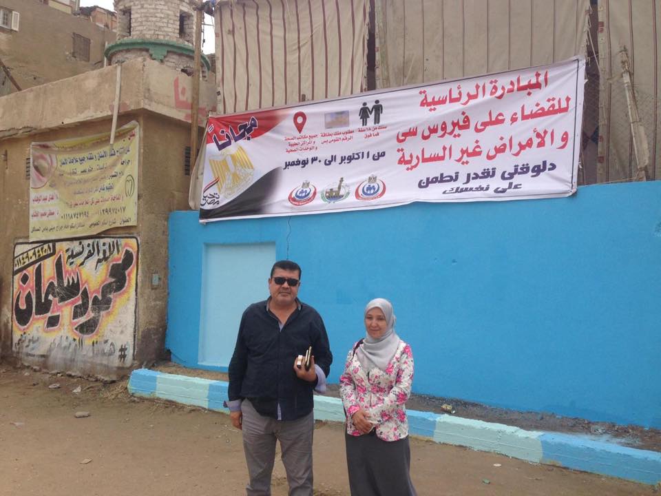 رئيس حى شرق شبرا الخيمة يقوم بمتابعة إجراءات عملية المسح الطبى للمواطنين 