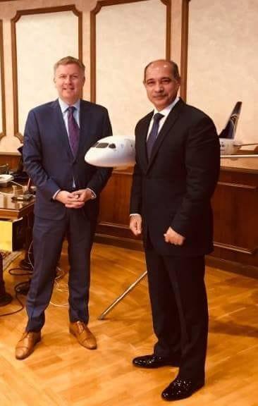 وزير الطيران المدني يلتقي سفير كندا بالقاهرة