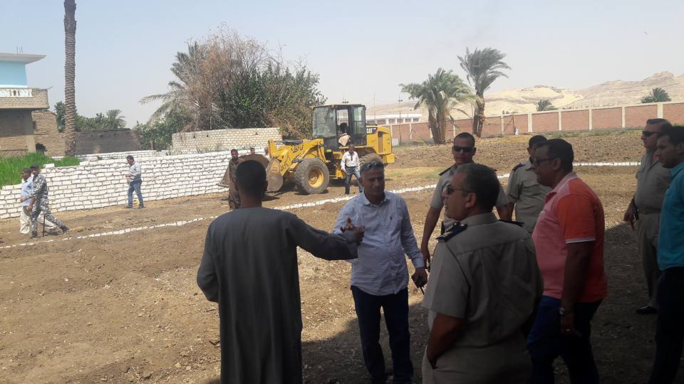 القوصية تشهد تنفيذ حملة مكبرة لإزالة تعديات على الأراضي الزراعية
