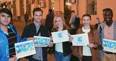 بالصور اللافتات الدعائية لمنتدى شباب العالم تزين مدنيتي القاهرة والإسكندرية