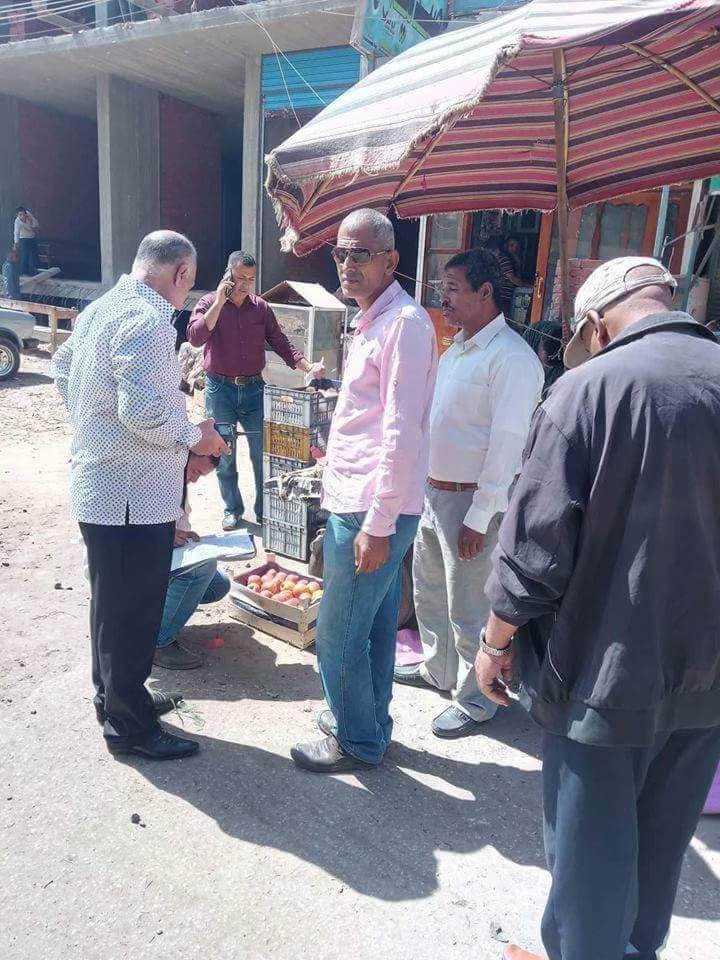 محاضر لإشغالات طرق بالعدوة بالمنيا لتحقيق الانضباط في الشارع