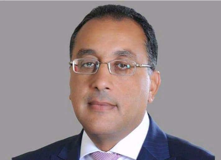 رئيس الوزراء يتابع موقف التفاعل مع شكاوى المواطنين من تراكم أكوام القمامة