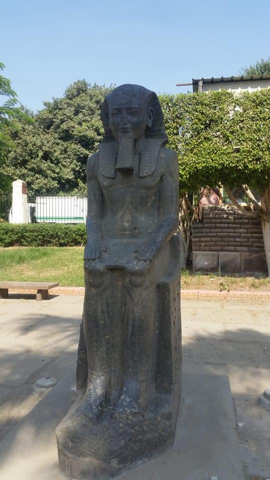 المتحف المصري الكبيريستقبل بميدان الرماية تمثالين من الجرانيت