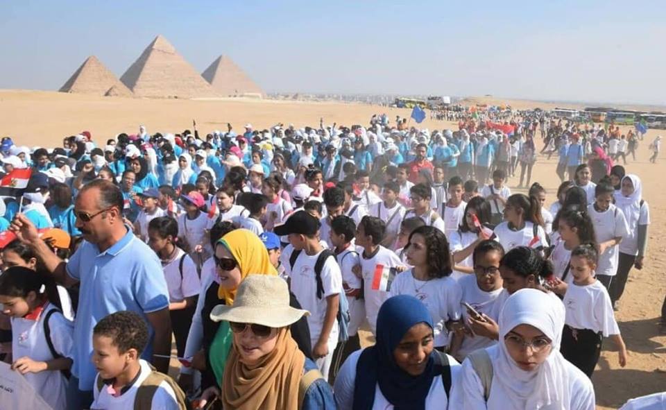 صبحي يطلق إشارة البدايه لمهرجان اليوم العالمى للمشي ببانوراما الأهرامات