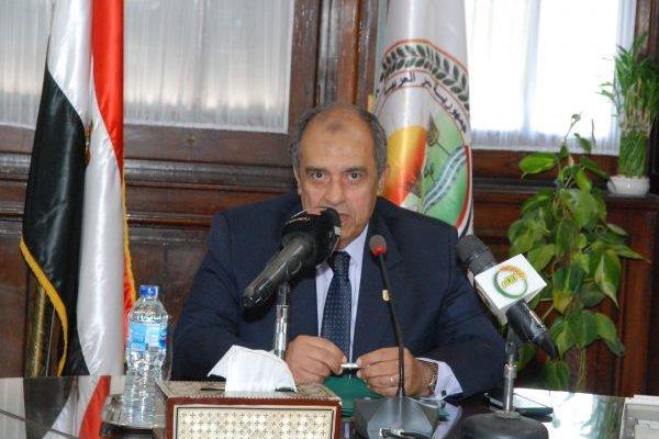 وزير الزراعة يكلف مدير الإصلاح الزراعي بتشكيل لجنة لمراجعة أعمال الهيئة في 3 محافظات