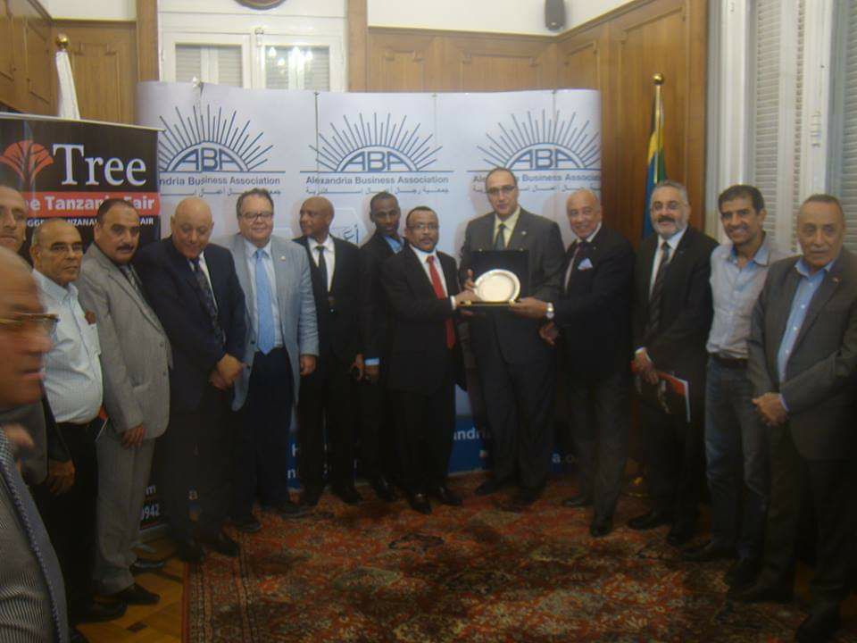 سفير تنزانيا يزور مصانع مدينة الاسكندرية