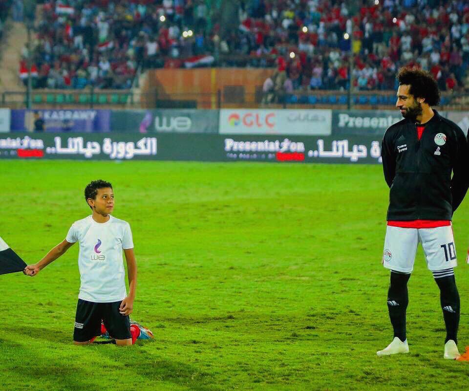 محمد صلاح يكشف عن علاقة نجوم الدورى الإنجليزى بأحلام أطفال مصر