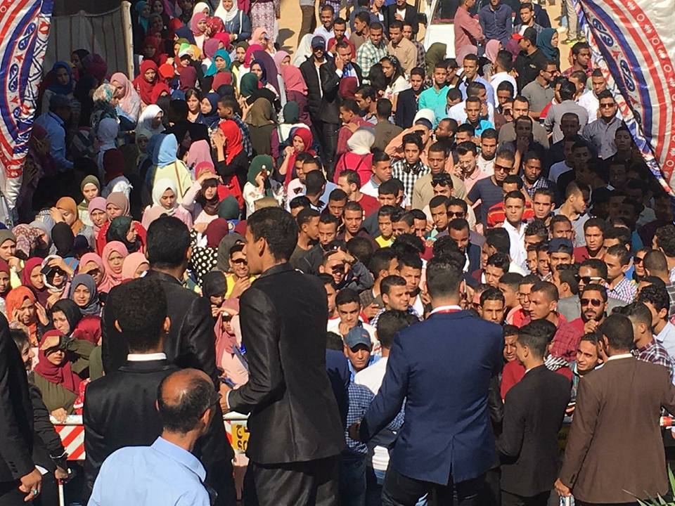 بالفيديو استقبال شعبي كبير للشاعر هشام الجخ في سوهاج