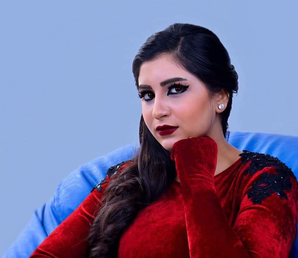 ايمان عبد العزيز تستعد للتعاقد مع شركة في برودكشن