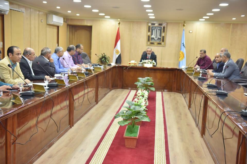 محافظ أسيوط يترأس إجتماع تذليل العقبات لبدء تشغيل مشروع محطة مياه ديروط