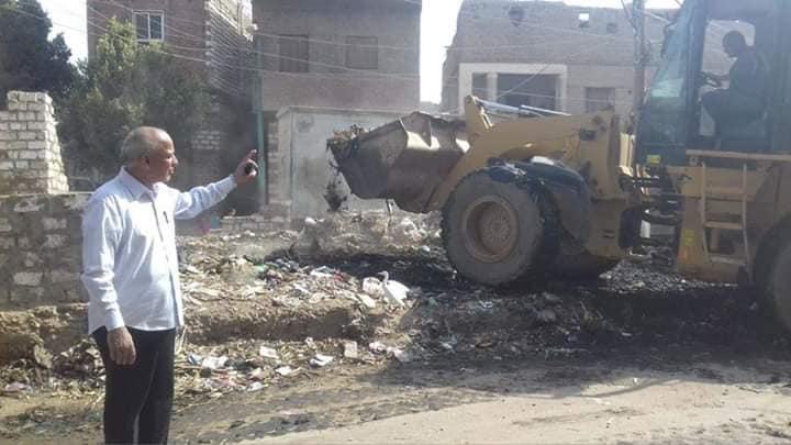 مخرات السيول وتطهيرها واستمرار اعمال الرصف بمدينة بنى مزار بالمنيا