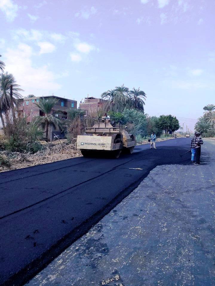 الانصاري : الانتهاء من 70 % من أعمال رصف طريق طما طهطا بتكلفة 12 مليون جنية