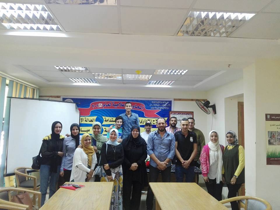 اجتماع طلبة الفرقة الثانية لكلية الآداب قسم علم الاجتماع بالسويس