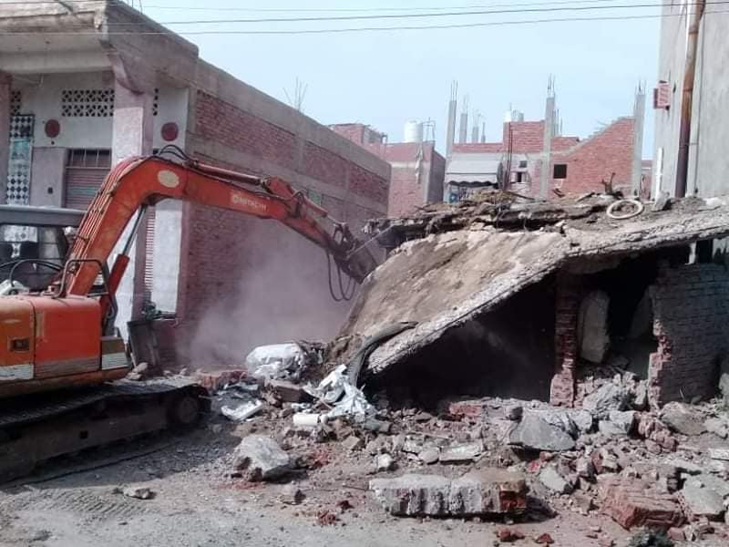 محافظ دمياط يتابع تنفيذ إزالات ذات المباني الخطرة الداهمة بكفر البطيخ