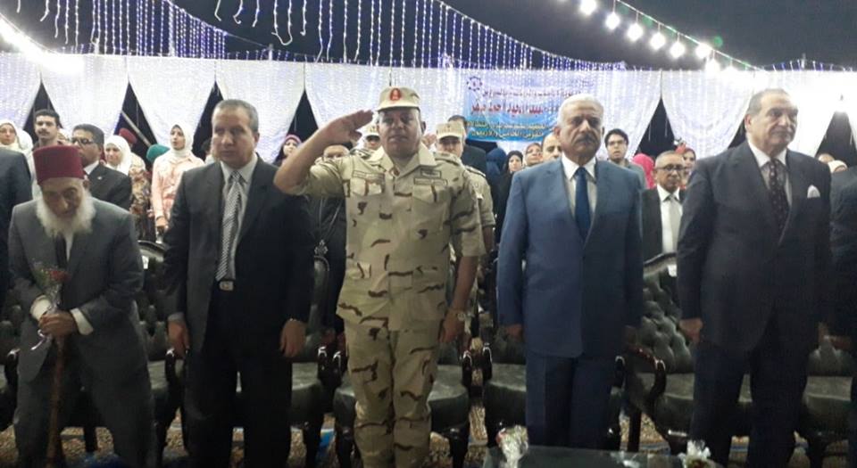 قائد الجيش الثالث الميدانى ومحافظ السويس يشاركان الاحتفال بعيدها القومى