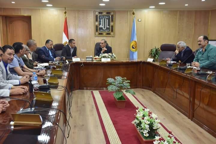 محافظ أسيوط يلزم بإنتهاء خطط الرصف ورد الشئ لأصله بعد التكسير