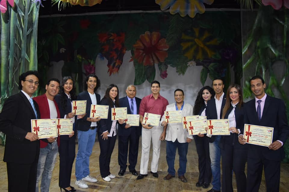 بالصور تكريم الفرقة القومية للفنون الشعبية بمسرح البالون