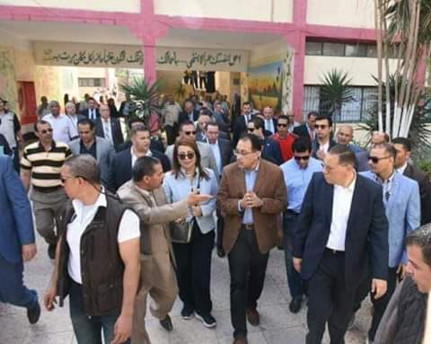 رئيس الوزراء يغير خط سير زيارته ويُفاجيء مدرسة الزقازيق الثانوية الزراعية بزيارته