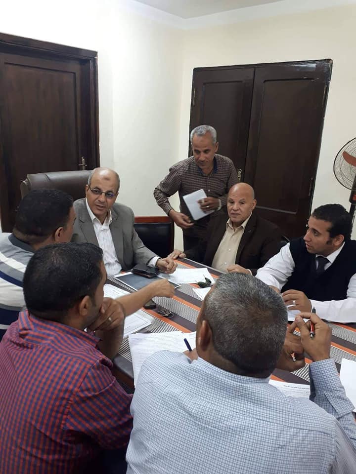 جدول زمني للانتهاء من المشروعات المتعثرة بمركز سمالوط بالمنيا