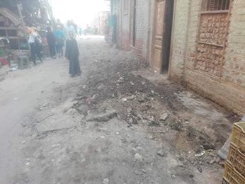 اهالي فرشوط شمال قنا يستغيثون من عدم استطاعتهم المروربالشوارع