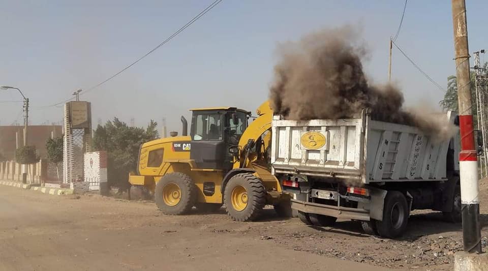 حملة لرفع تجمعات القمامة والهدم بمدينة سمسطا جنوب غرب بني سويف