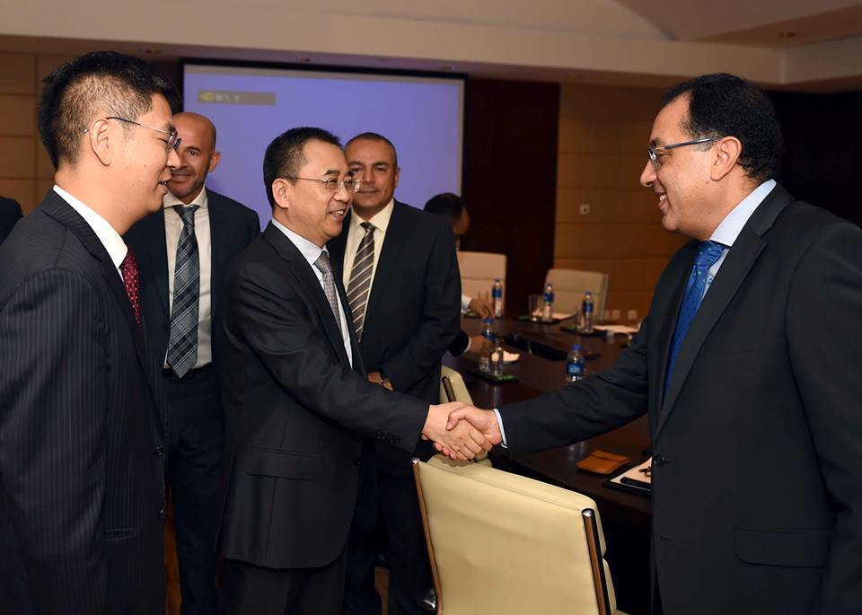 مدبولى يستقبل وفد قيادات شركتي دونج فانج وشنغهاي الكتريك