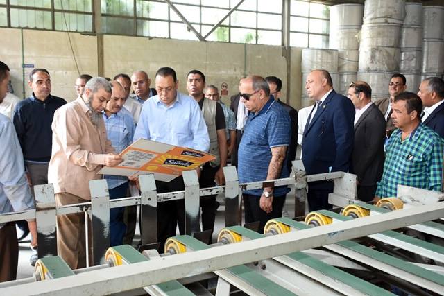 محافظ الشرقية يتفقد المنطقة الصناعية ببساتين الإسماعيلية